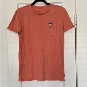AEO Men's Coral Short Sleeve Tee with shark pocket peekaboo